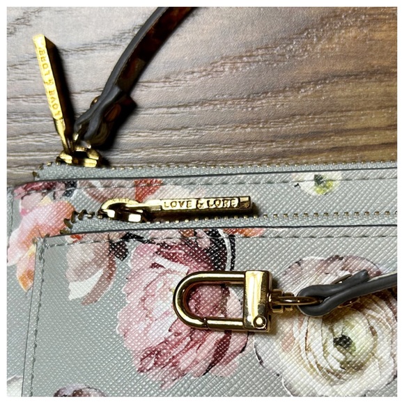 NWOT Love & Lore Floral Wristlet - Picture 6 of 7